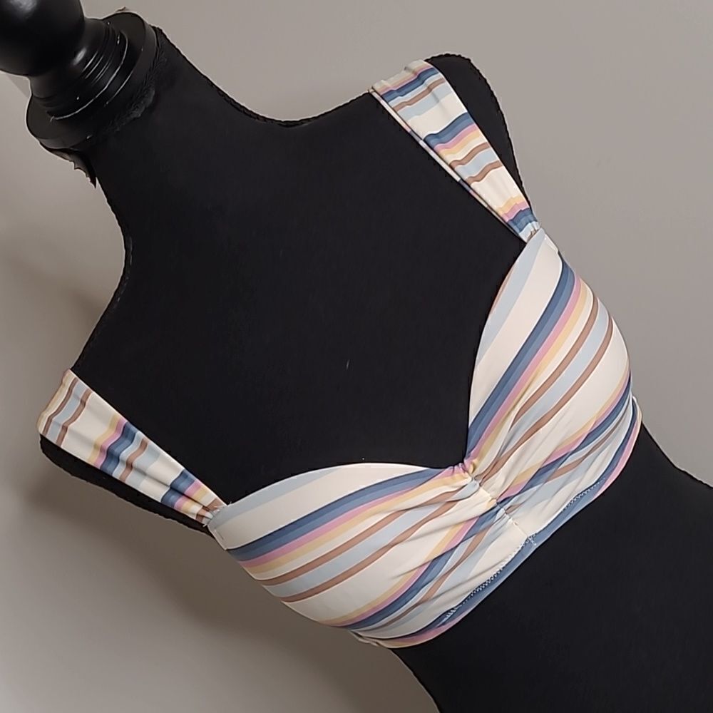 Shade & shore 34B swimwear top only NWOT, formed cups